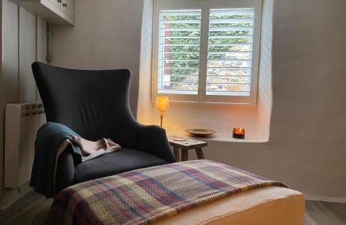 Mousehole House | The Old Gallery - Charming Coastal Escape For Two
