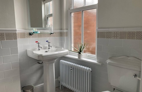 Canwick Hotel | The Old Lodge Guest House