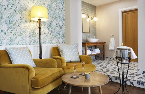 Bourton Hotel | The Old New Inn