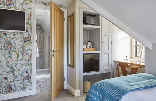 Bourton Hotel | The Old New Inn