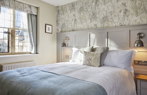 Bourton Hotel | The Old New Inn