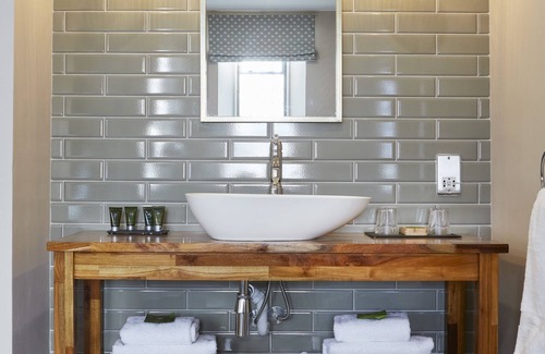 Bourton Hotel | The Old New Inn
