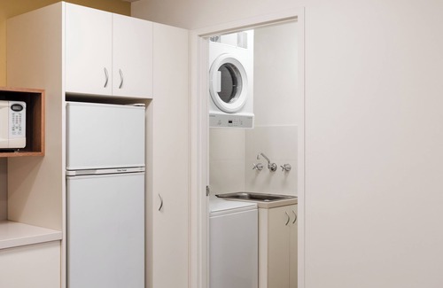 Sullivan's Cove Apartment | The Old Woolstore Apartment Hotel