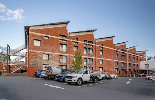 Sullivan's Cove Apartment | The Old Woolstore Apartment Hotel
