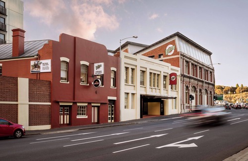 Sullivan's Cove Apartment | The Old Woolstore Apartment Hotel