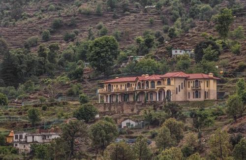 Kaul Hotel | The Orchard at Peora Estates