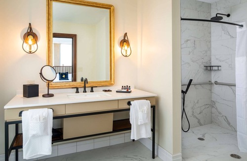 Downtown Omaha Hotel | The Peregrine Omaha Downtown, Curio Collection by Hilton