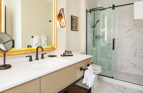 Downtown Omaha Hotel | The Peregrine Omaha Downtown, Curio Collection by Hilton