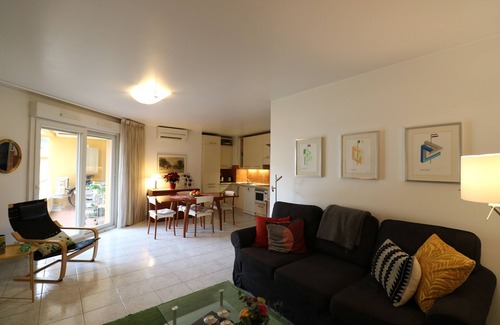Quartier du Port Apartment | The perfect holiday apartment with balcony and AC, near the Port!