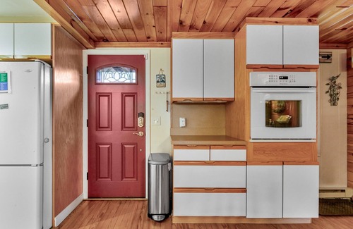 Lakeville Cottage | The Perfect Lakeview Retreat