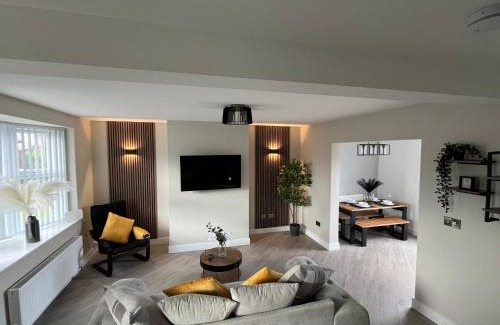 Dodworth House | The perfect place 3 Bedroom house with garden and parking