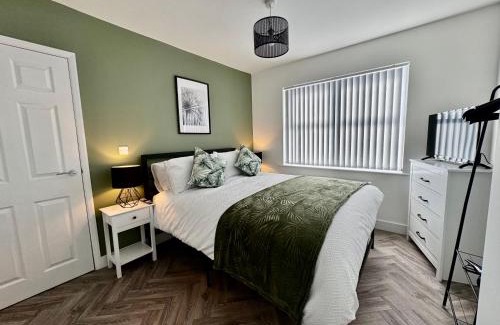 Dodworth House | The perfect place 3 Bedroom house with garden and parking