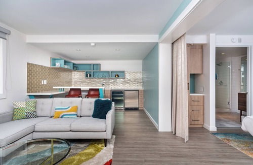 Lincoln Acres Hotel | The Rambler