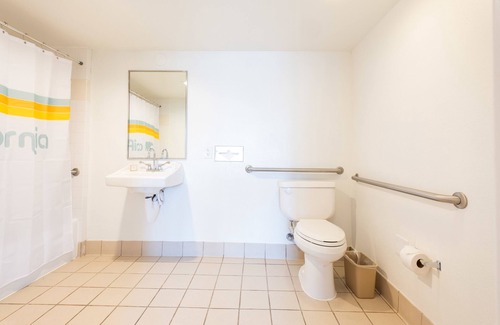 Lincoln Acres Hotel | The Rambler