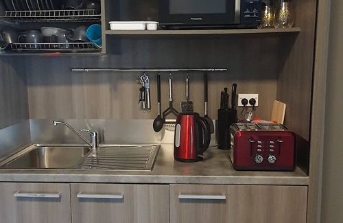 Matamata Bed & Breakfast | The Red ShednLarge modern studio on two peaceful acres, two minutes from CBD