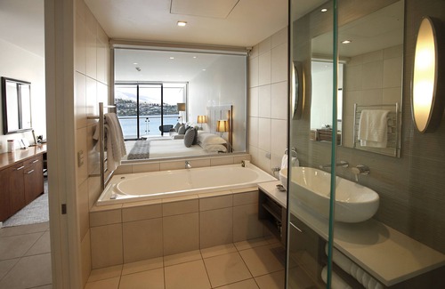 Queenstown Hotel | The Rees Hotel and Luxury Apartments