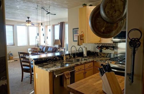 Kimball Junction Condo | The Retreat- Amazing Views and Location; Ski, Dine, shop and entertainment.