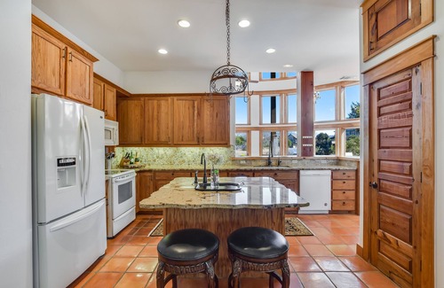 Barton Creek Highlands House | The Retreat at Crystal Creek- 8 miles to downtown Austin!