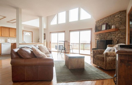 Berkeley Springs House | The Retreat at Upland Trail -A Spectacular Private View!