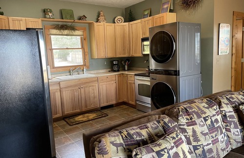Indian River Cabin | The River's Edge Hot Tub Wi-Fi Riverfront Pet Nature Relax Ski Stargaze Relax!