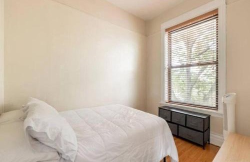 Roscoe Village Apartment | The Roscoe Village Guesthouse