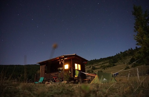 Cubieres-sur-Cinoble Cabin | The Roulotte - Equipped Zirkuswagen for 2 persons in dreamlike position