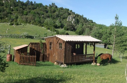 Cubieres-sur-Cinoble Cabin | The Roulotte - Equipped Zirkuswagen for 2 persons in dreamlike position