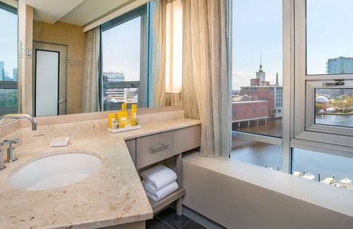 East Cambridge Hotel | The Royal Sonesta Boston