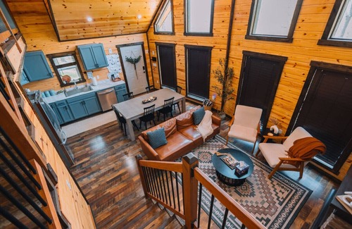 Campton Cabin | The Russet by The Hideaways