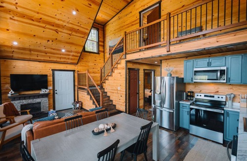 Campton Cabin | The Russet by The Hideaways