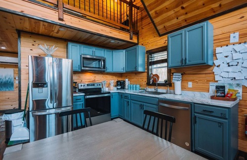 Campton Cabin | The Russet by The Hideaways