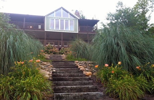 Dandridge House | "The Rusty Hook" - Spacious Lakefront 4 Bedroom W/Private Covered Dock