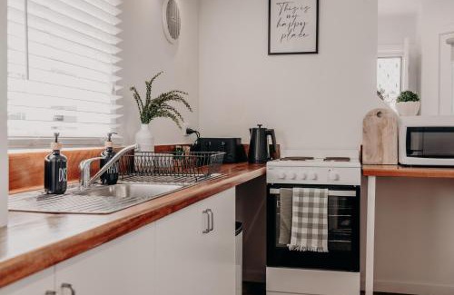 Bendigo Apartment | The Sage Cottage - Explore Bendigo CBD on foot!