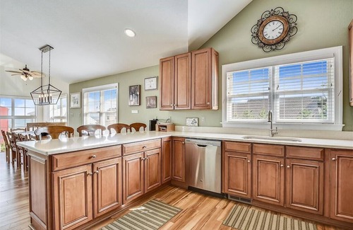 South Bethany House | The Sand Trap in South Bethany: Steps from the ocean! Hot Tub! Captain's walk!