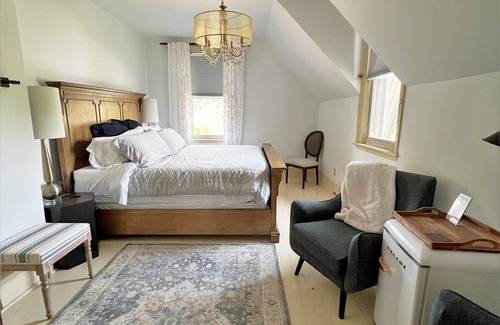 Coboconk Hotel | The Saucy Willow Inn and Cottages