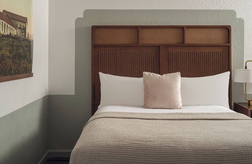 South Scottsdale Resort | The Scott Resort & Spa