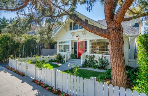 East Beach Villa | The Sea Captains House by Paradise Retreats