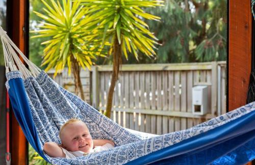 St Leonards House | The Shack- Walk to beach, sleeping 4, fireplace, pet friendly!