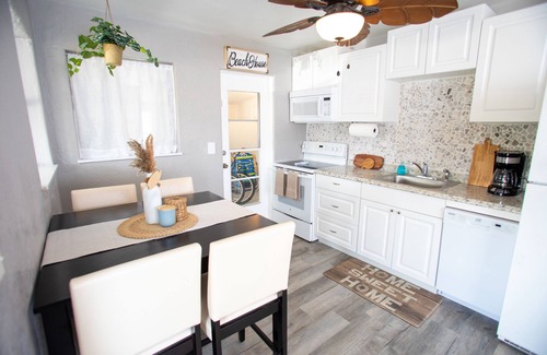Melinda Cook Cottage | The Shores Beach Cottage - a Short Walk from the Sand - Daytona Beach Shores
