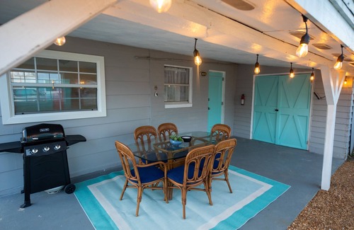 Melinda Cook Cottage | The Shores Beach Cottage - a Short Walk from the Sand - Daytona Beach Shores