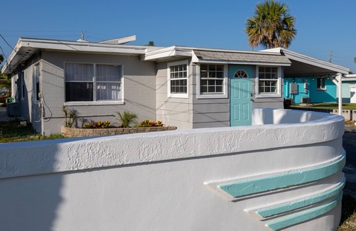 Melinda Cook Cottage | The Shores Beach Cottage - a Short Walk from the Sand - Daytona Beach Shores