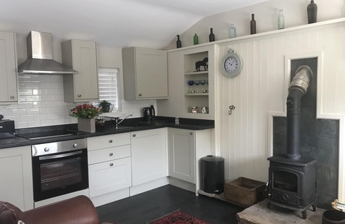 Stourbridge Cabin | The Stable at New Wood Farm. Private parking behind electric gates.