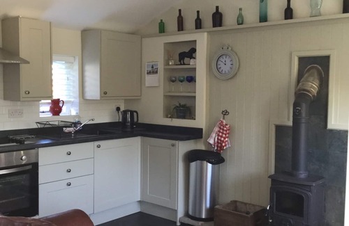 Stourbridge Cabin | The Stable at New Wood Farm. Private parking behind electric gates.