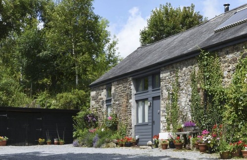 Michelcombe Cottage | THE STONE BARN COTTAGE, pet friendly, with open fire in Holne