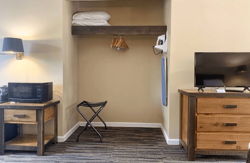 Lake George Hotel | The Stone Gate Resort
