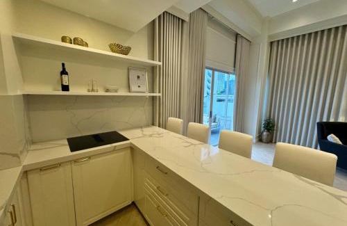 Lahug Apartment | The Suite- Luxurious City Skyline