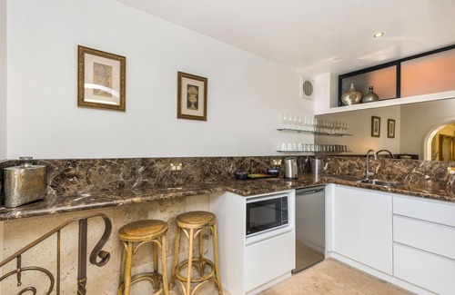 Bendigo Apartment | The Suites, Villa Belgravia - Suite 1 - luxury self-contained in central Bendigo