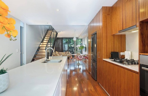 South Brisbane House | The Sun Catcher A Trendy South Brisbane Terrace