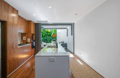 South Brisbane House | The Sun Catcher - A Trendy South Brisbane Townhouse