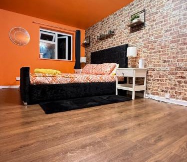 Mill Road Apartment | The Tangerine Retreat by Station